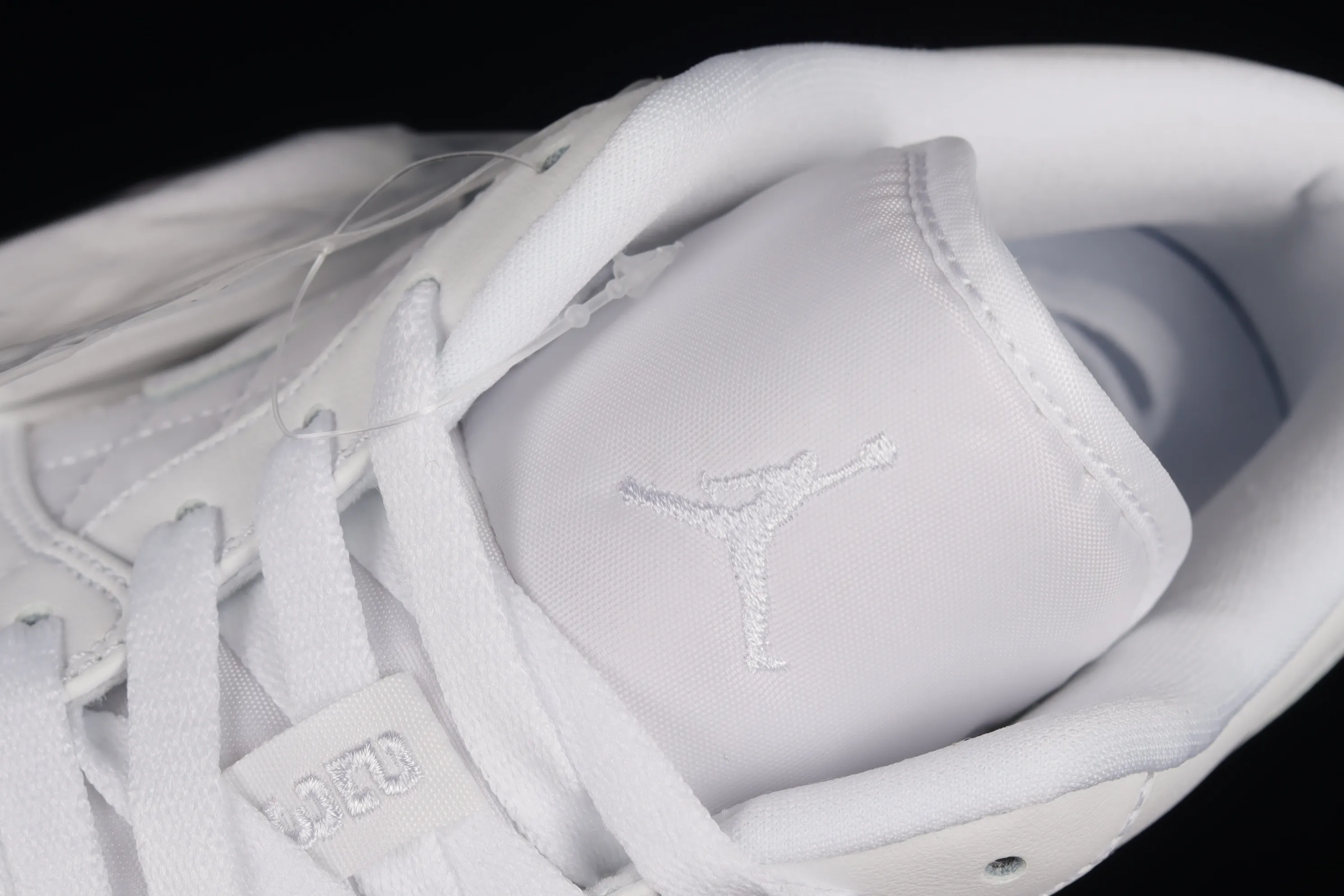 All categories Air Jordan Jordan series basketball shoes Air Jordan 1 Low Air Jordan 1 Low Quilted "Triple White" AJ1 Joe 1 all white low-top basketball shoes DB6480-100